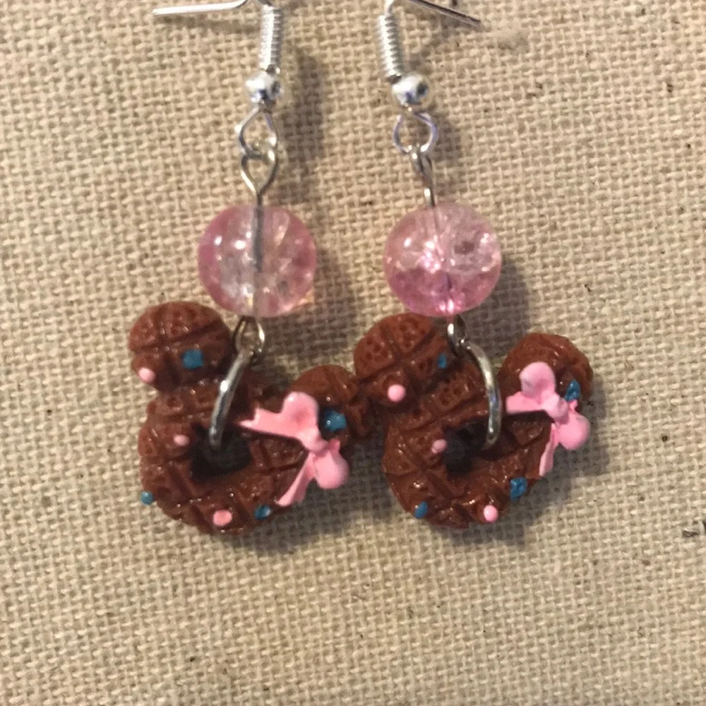 Handmade Minnie Mouse Doughnut Earrings!
